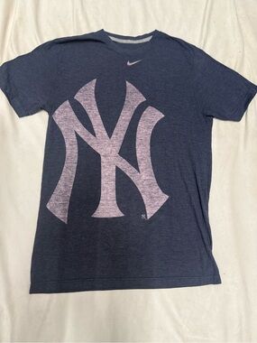 Nike grey T-Shirt with Pink Yankees Logo